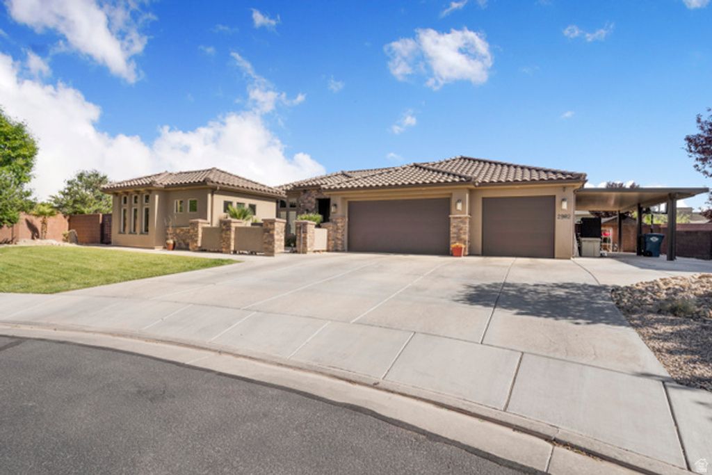 Image 2 of property listing at 2982 E CARMINE DR, St. George, UT 84790