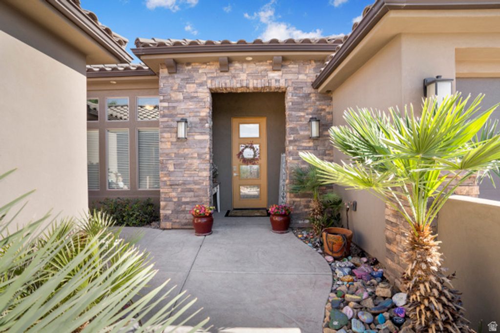 Image 3 of property listing at 2982 E CARMINE DR, St. George, UT 84790