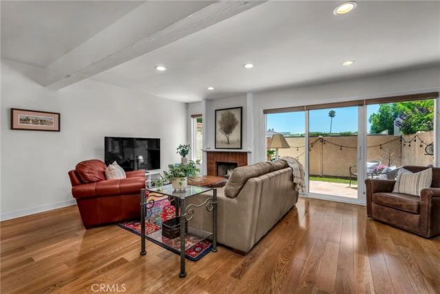 21555 Burbank Boulevard 47, Woodland Hills, CA 91367