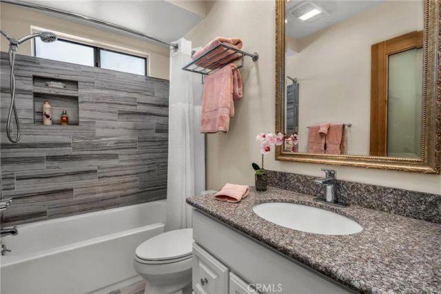 21555 Burbank Boulevard 47, Woodland Hills, CA 91367
