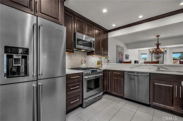 21555 Burbank Boulevard 47, Woodland Hills, CA 91367