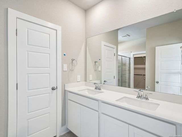 10233 King Robert, San Antonio, TX 78239