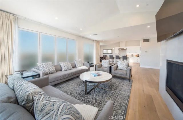 651 10th, Hermosa Beach, CA 90254