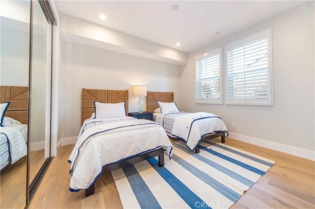 651 10th, Hermosa Beach, CA 90254