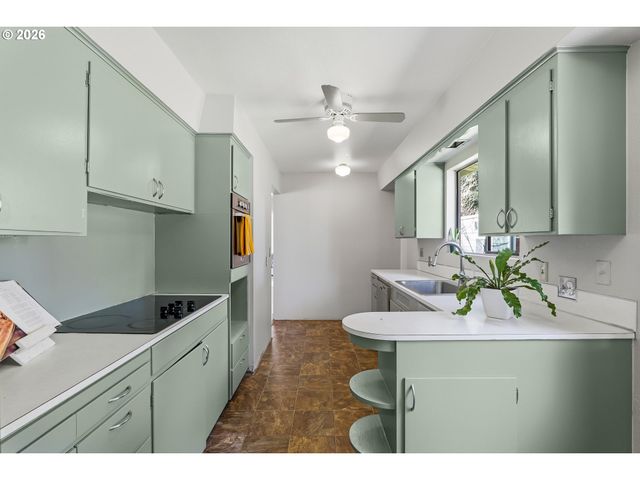 2115 Ne 136TH Ave, Portland, OR 97230