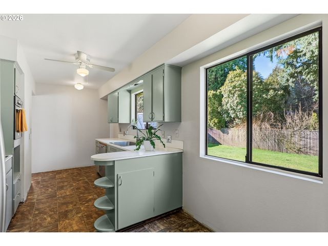 2115 Ne 136TH Ave, Portland, OR 97230