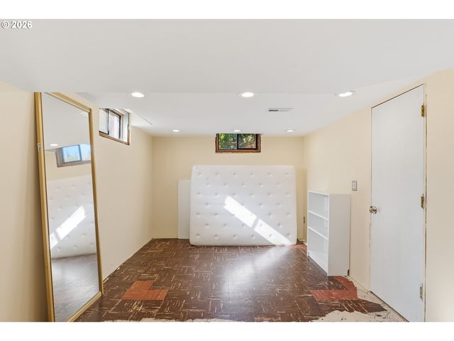 2115 Ne 136TH Ave, Portland, OR 97230