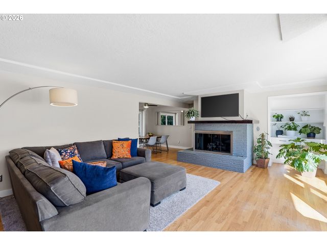 2115 Ne 136TH Ave, Portland, OR 97230