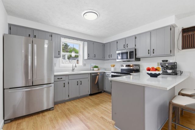 60 Rosedale Avenue, Manchester, NH 03103