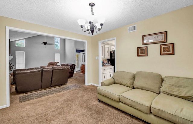 221 Wedgewood Street, Lake Jackson, TX 77566