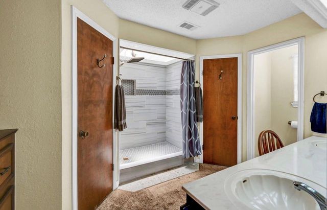 221 Wedgewood Street, Lake Jackson, TX 77566