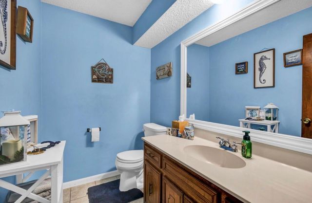 221 Wedgewood Street, Lake Jackson, TX 77566