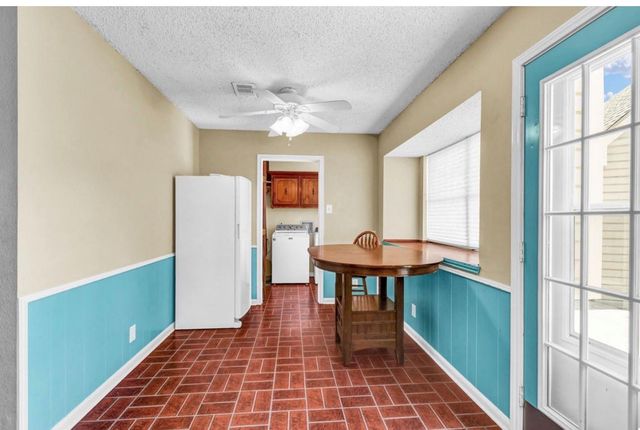 221 Wedgewood Street, Lake Jackson, TX 77566