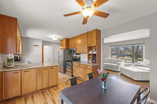 23424 Larkshire Street, Farmington Hills, MI 48336