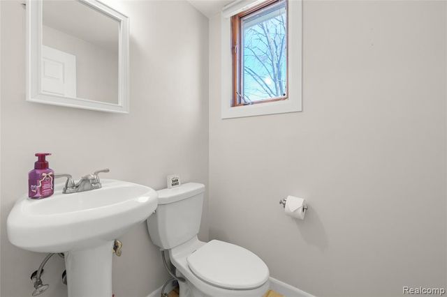 23424 Larkshire Street, Farmington Hills, MI 48336