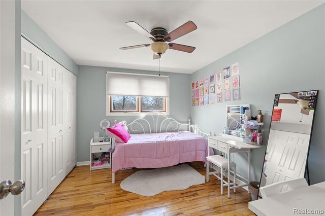 23424 Larkshire Street, Farmington Hills, MI 48336