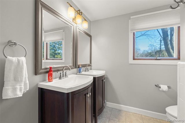 23424 Larkshire Street, Farmington Hills, MI 48336