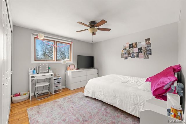 23424 Larkshire Street, Farmington Hills, MI 48336