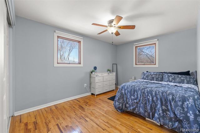 23424 Larkshire Street, Farmington Hills, MI 48336