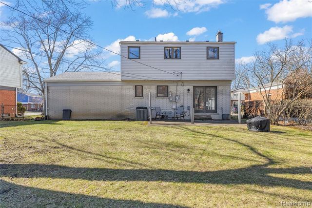 23424 Larkshire Street, Farmington Hills, MI 48336