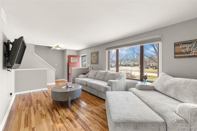 23424 Larkshire Street, Farmington Hills, MI 48336