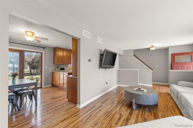 23424 Larkshire Street, Farmington Hills, MI 48336