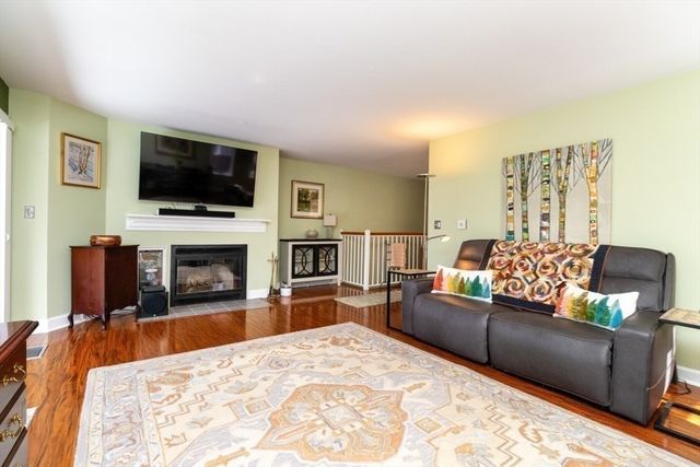 22 N Stone Mill Dr 1111, Dedham, MA 02026