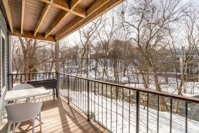 22 N Stone Mill Dr 1111, Dedham, MA 02026