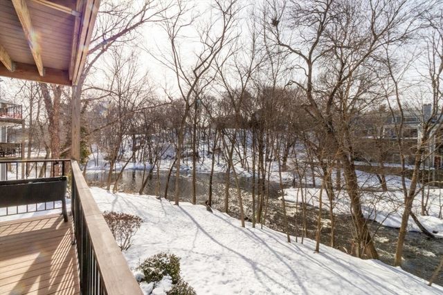 22 N Stone Mill Dr 1111, Dedham, MA 02026