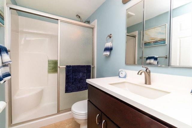 22 N Stone Mill Dr 1111, Dedham, MA 02026