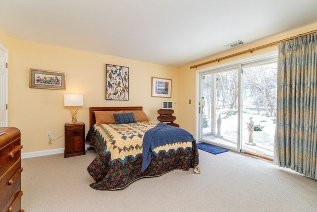 22 N Stone Mill Dr 1111, Dedham, MA 02026