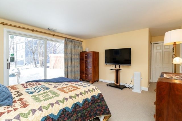 22 N Stone Mill Dr 1111, Dedham, MA 02026