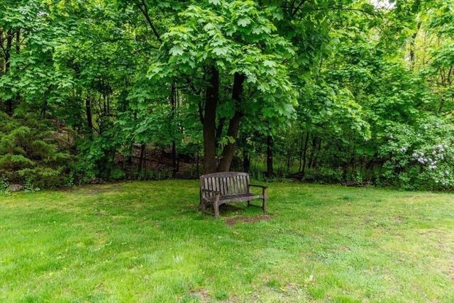 22 N Stone Mill Dr 1111, Dedham, MA 02026