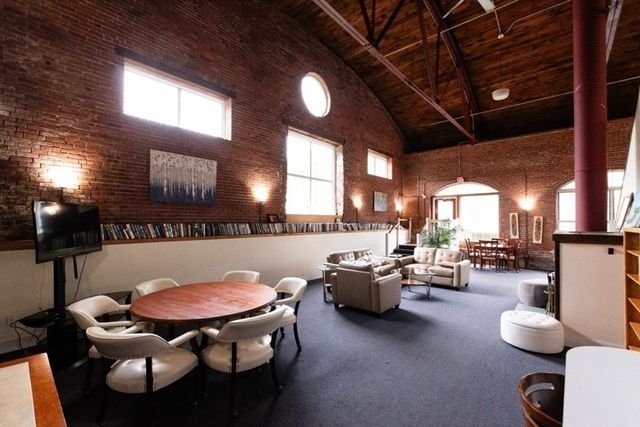 22 N Stone Mill Dr 1111, Dedham, MA 02026