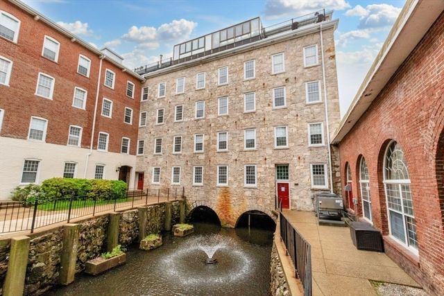 22 N Stone Mill Dr 1111, Dedham, MA 02026