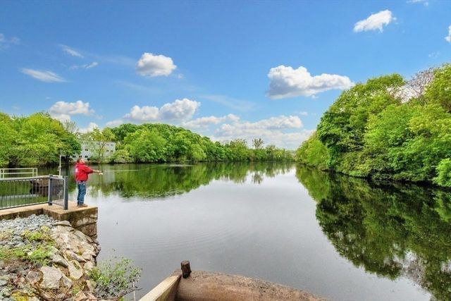 22 N Stone Mill Dr 1111, Dedham, MA 02026