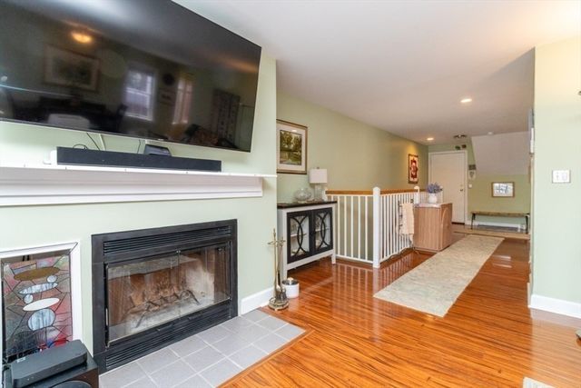 22 N Stone Mill Dr 1111, Dedham, MA 02026