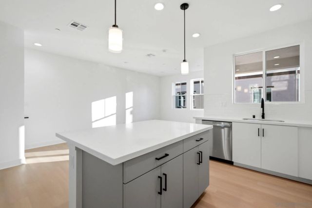 402 Zoey Lane, San Marcos, CA 92069