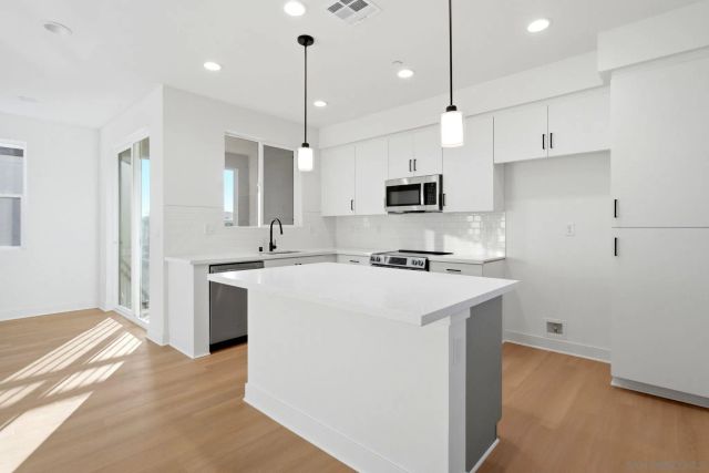 402 Zoey Lane, San Marcos, CA 92069