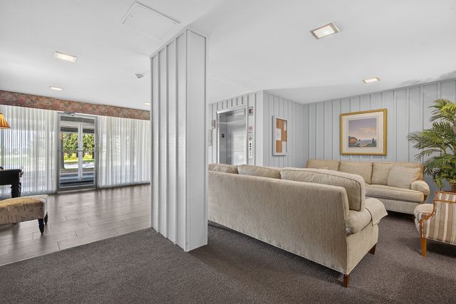 1133 S Finley Road 309, Lombard, IL 60148