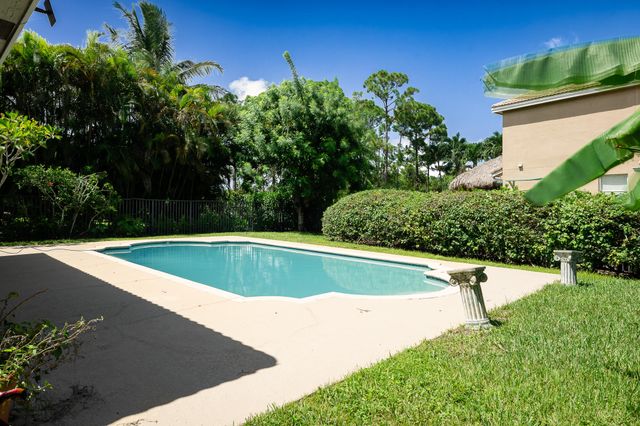 5569 SE Hammock Reserve Terrace, Hobe Sound, FL 33455