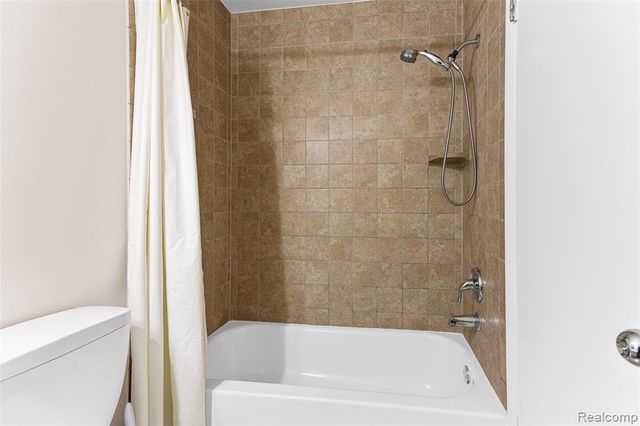 2260 N Hix Road, Westland, MI 48185