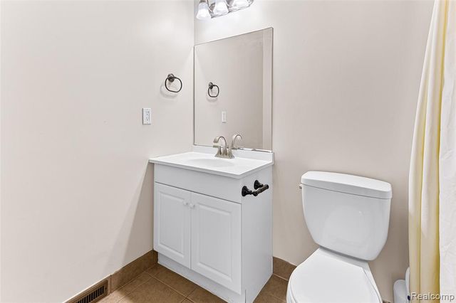 2260 N Hix Road, Westland, MI 48185