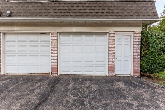 2260 N Hix Road, Westland, MI 48185