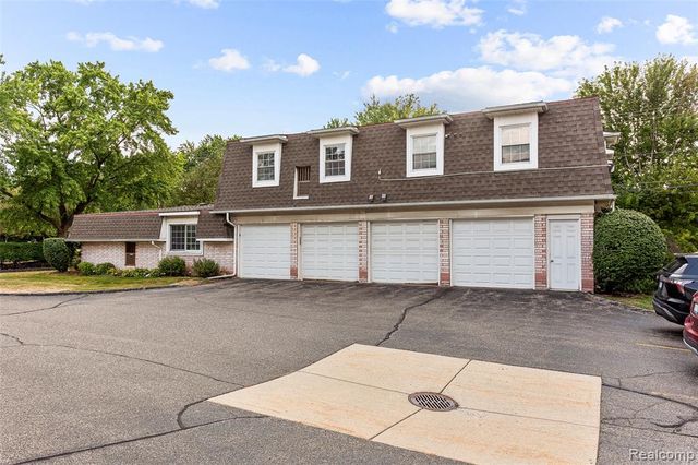 2260 N Hix Road, Westland, MI 48185