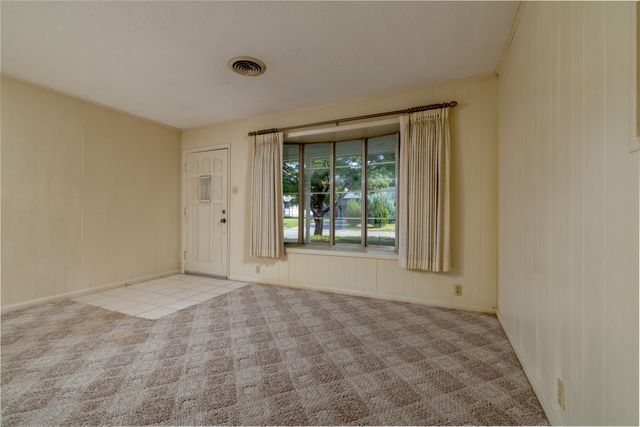 2002 Redbud Road, Gainesville, TX 76240