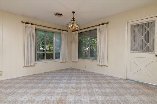2002 Redbud Road, Gainesville, TX 76240