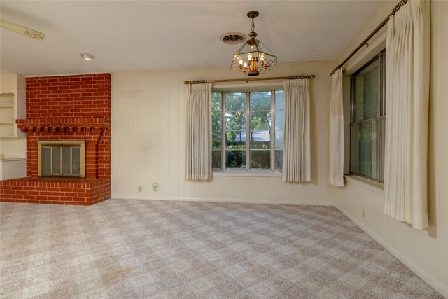 2002 Redbud Road, Gainesville, TX 76240