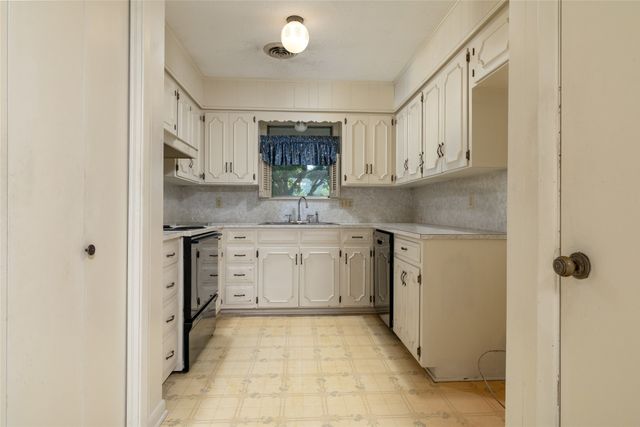 2002 Redbud Road, Gainesville, TX 76240