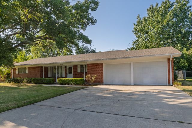 2002 Redbud Road, Gainesville, TX 76240